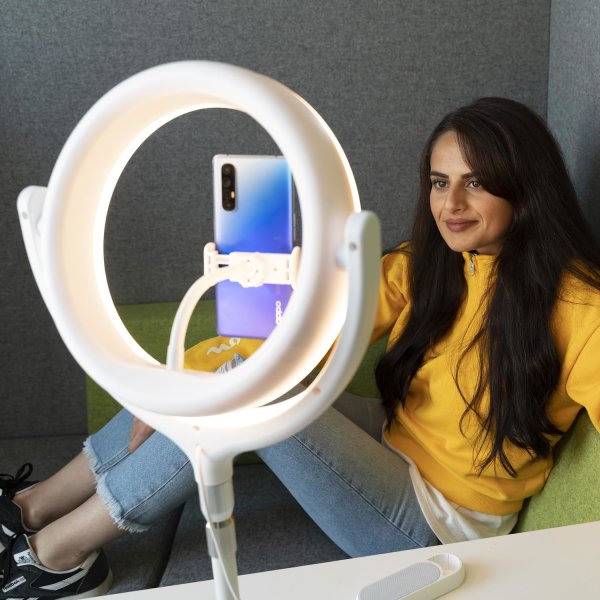 Selfie on sale desk lamp